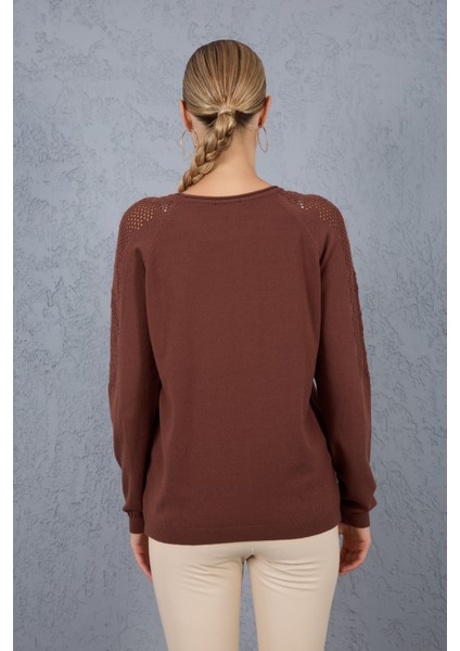 Kadın Kahve Ajurlu Inci Detaylı Reglan Kollu Yuvarlak Yaka Triko Bluz fırsatları