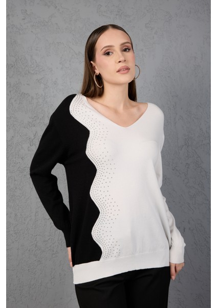 Beyaz-Siyah Iki Renkli Taş Detaylı V Yaka Triko Bluz