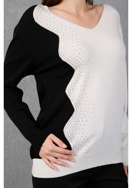 Beyaz-Siyah Iki Renkli Taş Detaylı V Yaka Triko Bluz indirimleri