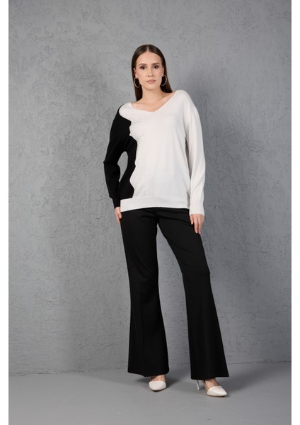 Beyaz-Siyah Iki Renkli Taş Detaylı V Yaka Triko Bluz