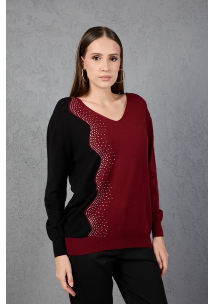 Bordo-Siyah Iki Renkli Taş Detaylı V Yaka Triko Bluz