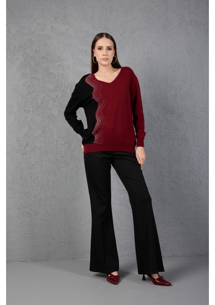Bordo-Siyah Iki Renkli Taş Detaylı V Yaka Triko Bluz