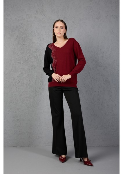Bordo-Siyah Iki Renkli Taş Detaylı V Yaka Triko Bluz