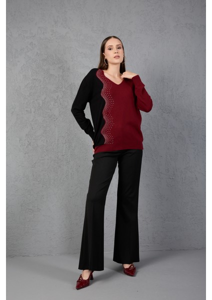 Bordo-Siyah Iki Renkli Taş Detaylı V Yaka Triko Bluz