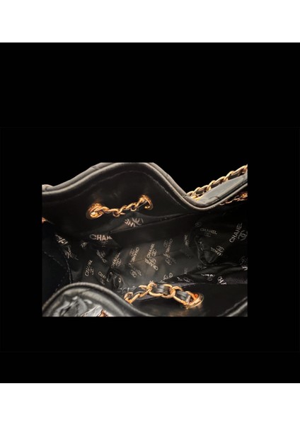 Siyah Büyük Boy Büzgülü Çanta. New Season fırsatları