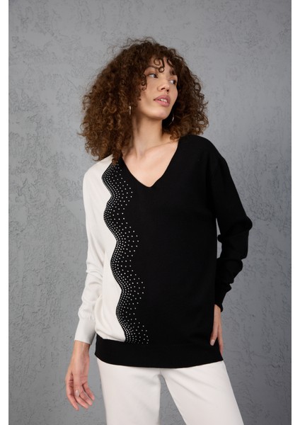 Siyah-Beyaz Iki Renkli Taş Detaylı V Yaka Triko Bluz modelleri