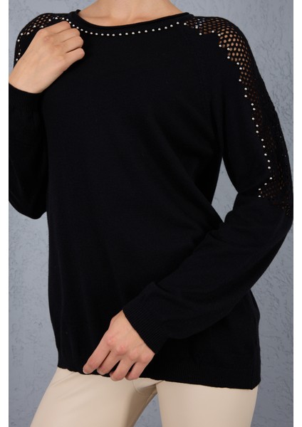 Kadın Siyah Ajurlu Inci Detaylı Reglan Kollu Yuvarlak Yaka Triko Bluz