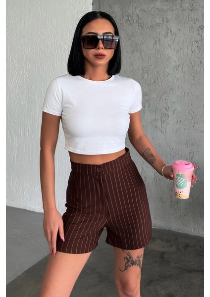 Zarif ve Şıklığı Bir Arada Sunan Yüksek Bel Krep Esnek Çimalı Çizgili Şort Kahverengi modelleri