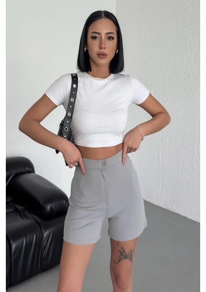 Tarz ve Rahatlığı Bir Arada Sunan Yüksek Bel Esnek Likralı Krep Şort Gri fiyatları