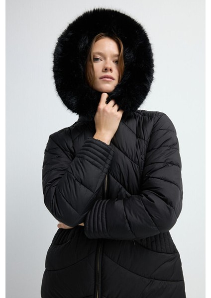 Kürk Detaylı Uzun Şişme Mont Siyah 15245279000 fırsatları