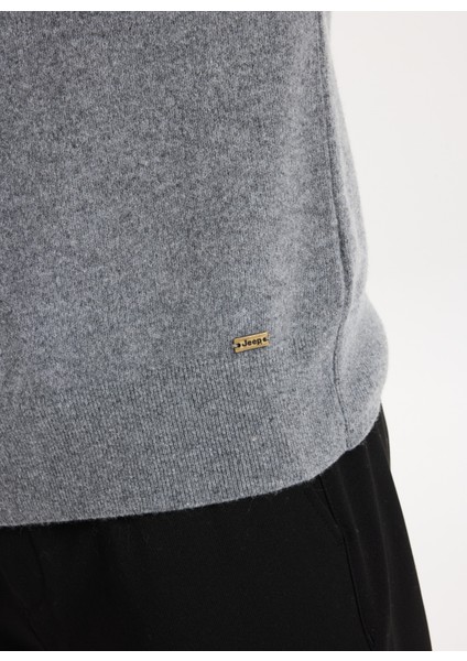 Dik Yaka Relaxed Düz Örgü Desenli Gri Melanj Erkek Kazak J5WM-KZK7855 fırsatları