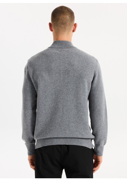 Dik Yaka Relaxed Düz Örgü Desenli Gri Melanj Erkek Kazak J5WM-KZK7855 indirimleri