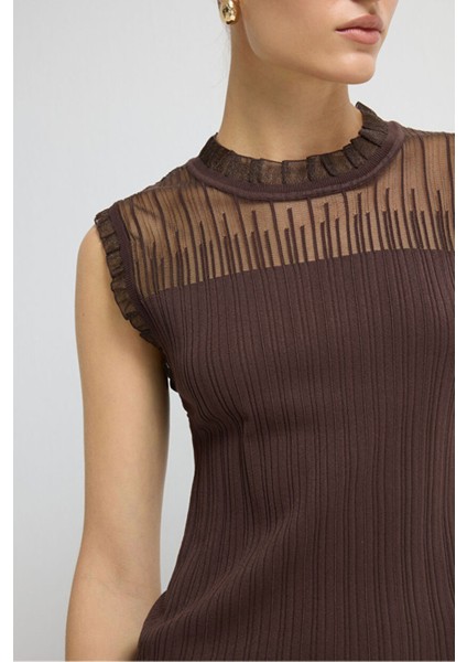 Tül Detaylı Kolsuz Triko Bluz Kahve 11544676001 fiyatları