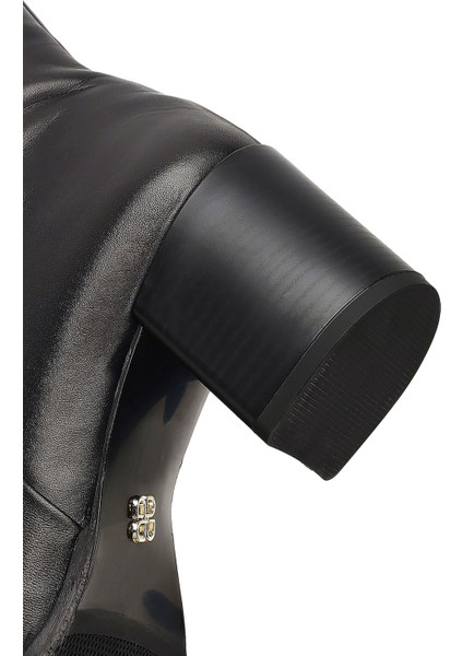 Kadın Siyah Fermuarlı Kalın Topuklu Deri Bot 25WFD162918