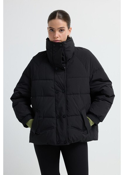 Cepli Kısa Şişme Mont Siyah 15245277000