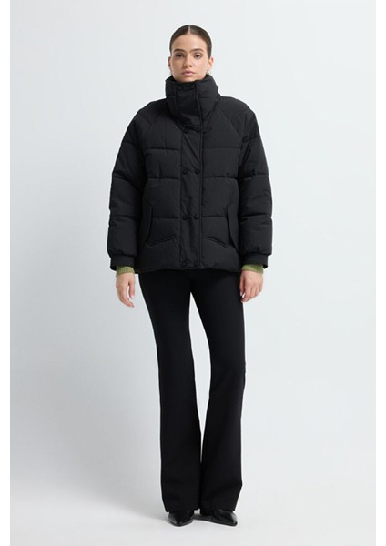 Cepli Kısa Şişme Mont Siyah 15245277000 modelleri