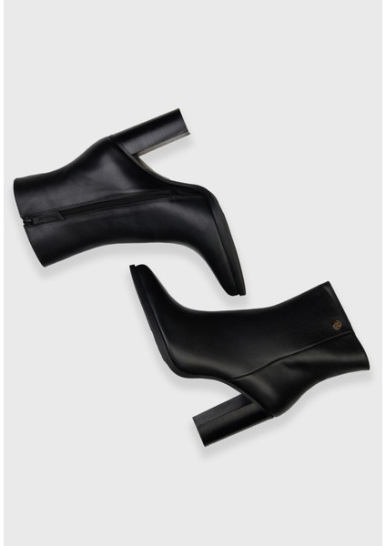 Deri Yandan Fermuarlı Kalın Topuklu Bot Siyah 11644358000 modelleri