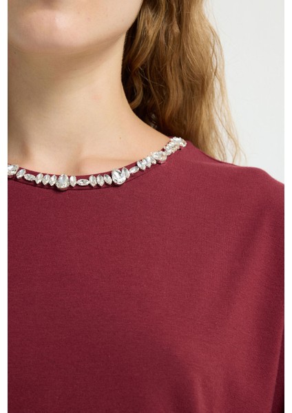 Yakası Taşlı Kısa Kol Tişört Bordo 17543613002 fiyatları