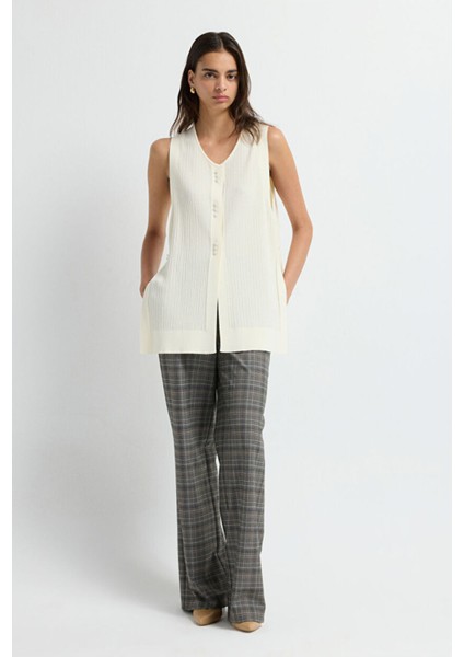 Düğme Detaylı Triko Yelek Vanilya 17945600000 modelleri