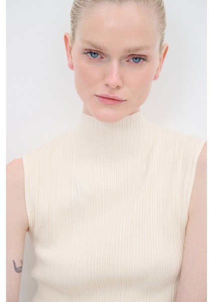 Balıkçı Yaka Kolsuz Triko Kazak Vanilya 13942855001 fiyatları