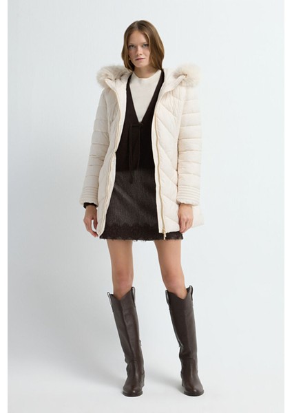 Kürk Detaylı Uzun Şişme Mont Vanilya 15245279000 modelleri