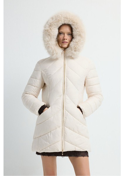 Kürk Detaylı Uzun Şişme Mont Vanilya 15245279000 indirimleri