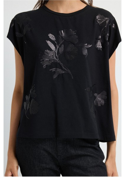 Pul Nakışlı Tişört Siyah 17545830000 fiyatları