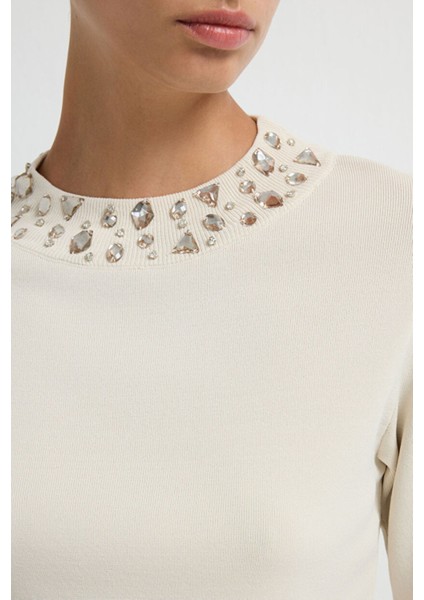 Yakası Taş Detaylı Triko Kazak Vanilya 13943006002 fiyatları