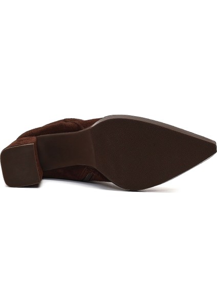 Kadın Kahverengi Fermuarlı Süet Deri Kalın Topuklu Bot 25WFD131010