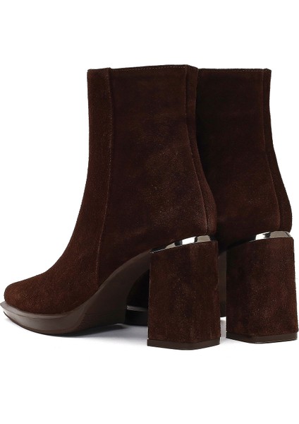 Kadın Kahverengi Fermuarlı Süet Deri Kalın Topuklu Bot 25WFD131010