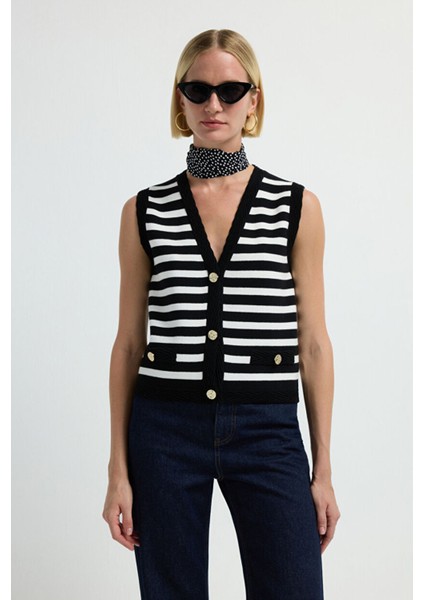 Düğmeli Triko Yelek Siyah 17945623000