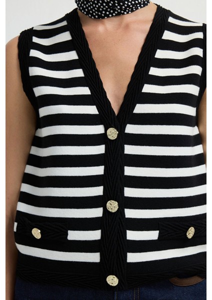 Düğmeli Triko Yelek Siyah 17945623000 fiyatları