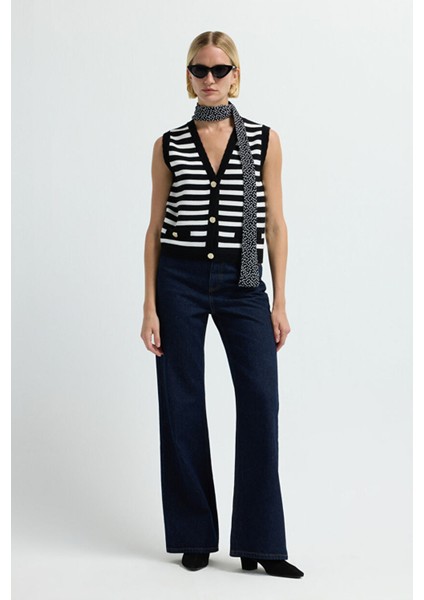 Düğmeli Triko Yelek Siyah 17945623000 modelleri