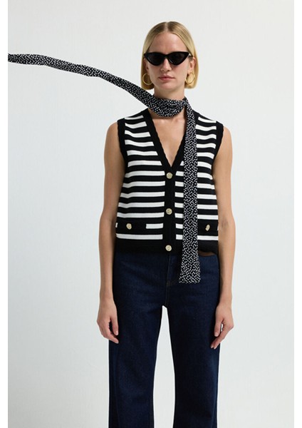 Düğmeli Triko Yelek Siyah 17945623000 fırsatları