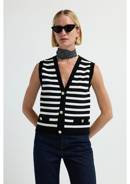 Düğmeli Triko Yelek Siyah 17945623000 indirimleri