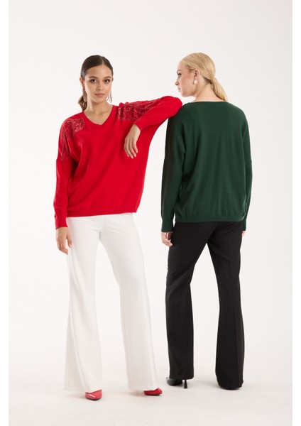 Kadın Kırmızı Omuzları Taş Detaylı V Yaka Triko Bluz