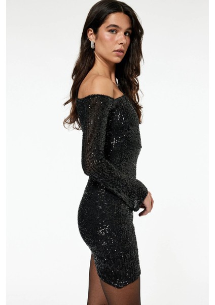 Kadın x Sibil Çetinkaya - Kayık Yaka Uzun Kollu Asimetrik Pullu Payetli Mini Abiye Elbise 6WAK80104FK fiyatları