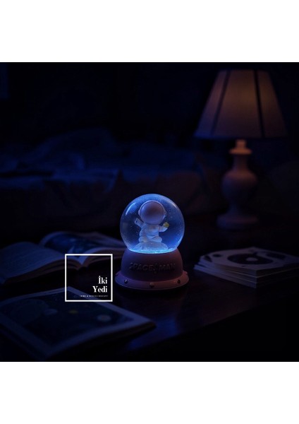 Spaceman Işıklı Kar Küresi, Uzay ve Yıldız Temalı, Astronot Yılbaşı Hediyelik Dekoratif Obje Gift