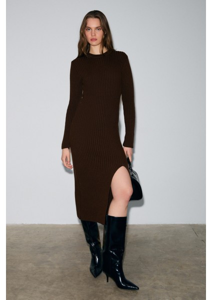 Soreya Kadın Yuvarlak Yaka Çizgi Desenli Yırtmaçlı Slim Fit Triko Acı Kahve Elbise modelleri