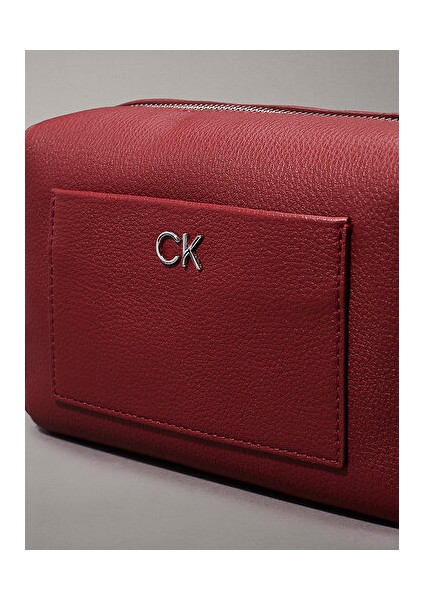 Kadın Ck Daily Pebble Camera Bag fırsatları