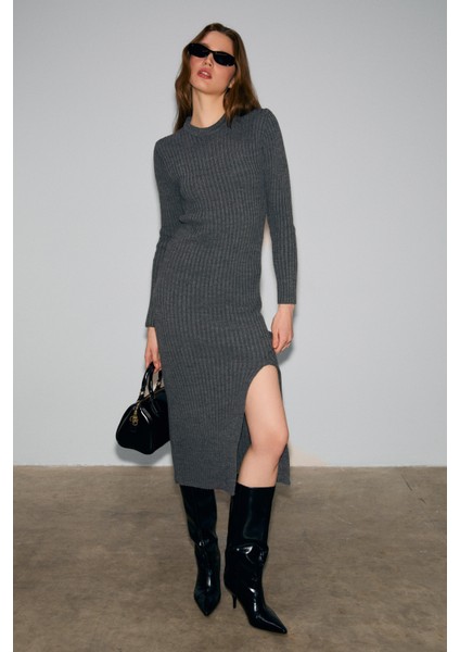 Soreya Kadın Yuvarlak Yaka Çizgi Desenli Yırtmaçlı Slim Fit Triko Antrasit Elbise modelleri
