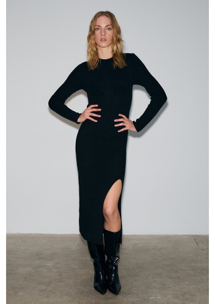 Soreya Kadın Yuvarlak Yaka Çizgi Desenli Yırtmaçlı Slim Fit Triko Siyah Elbise modelleri