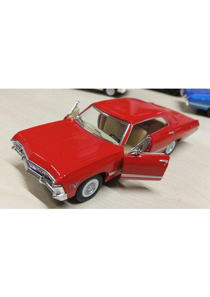 Kinsmart Oyuncak Metal Model Araba 1/36 Çek Bırak 1967 Kırmızı Chevrolet Impala