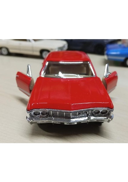 Kinsmart Oyuncak Metal Model Araba 1/36 Çek Bırak 1967 Kırmızı Chevrolet Impala modelleri