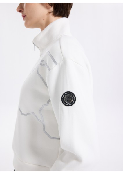 D5WL-SWT3580 Kırık Beyaz Dik Yaka Relaxed Baskılı Kadın Sweatshırt fırsatları