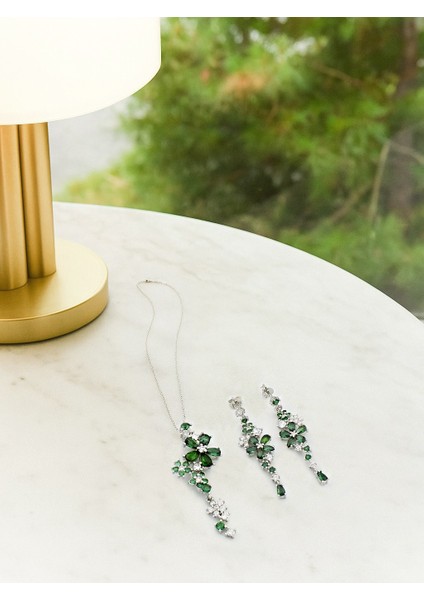 Pırlanta Model Zümrüt Işıltısı Çiçek Demeti Kadın Gümüş Set modelleri
