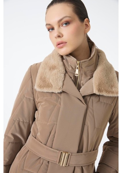 Yakası Kürk ve Kemer Detaylı Şişme Mont 12764 Bej 42 fırsatları