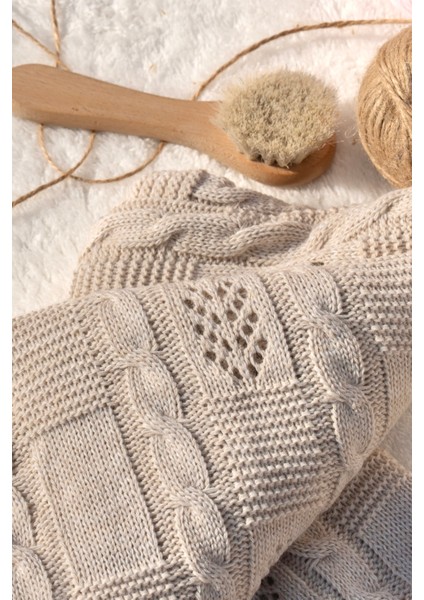 Triko Zarif Yaprak Desenli Mevsimlik Kutulu Bebek Battaniyesi