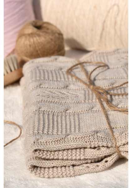 Triko Zarif Yaprak Desenli Mevsimlik Kutulu Bebek Battaniyesi