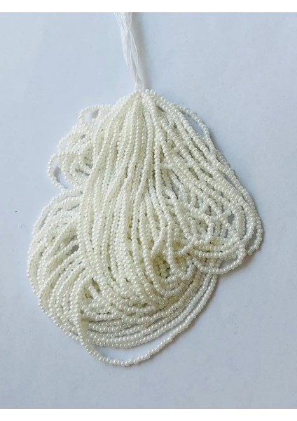 Renk: Krem. Kum Boncuk Çekoslovakya, Adana, Hapishane Işi, Iğne Oyası ve Işleme Boncuğu 12DIZI.